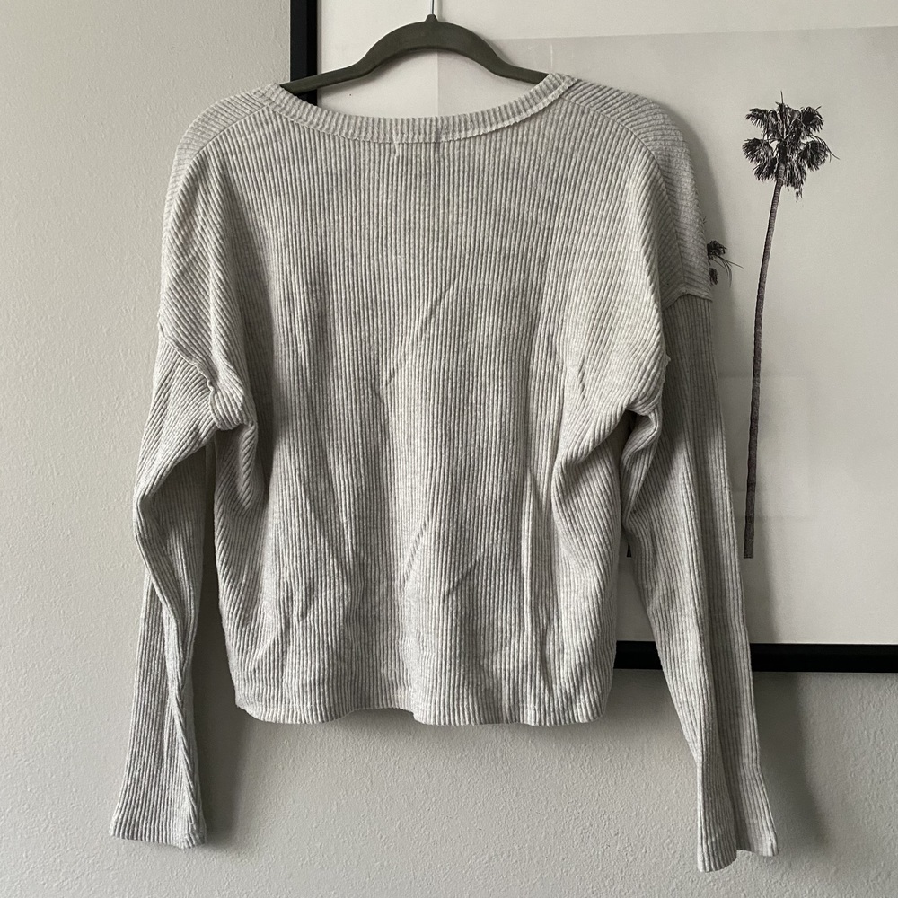 Project Social T | Cream Ribbed Long Sleeve V-Neck Knit Boxy Top - Picture 4 of 5